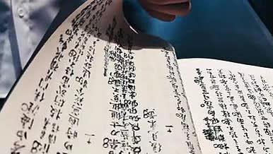 中国传统文化文人翻古书视频的预览图